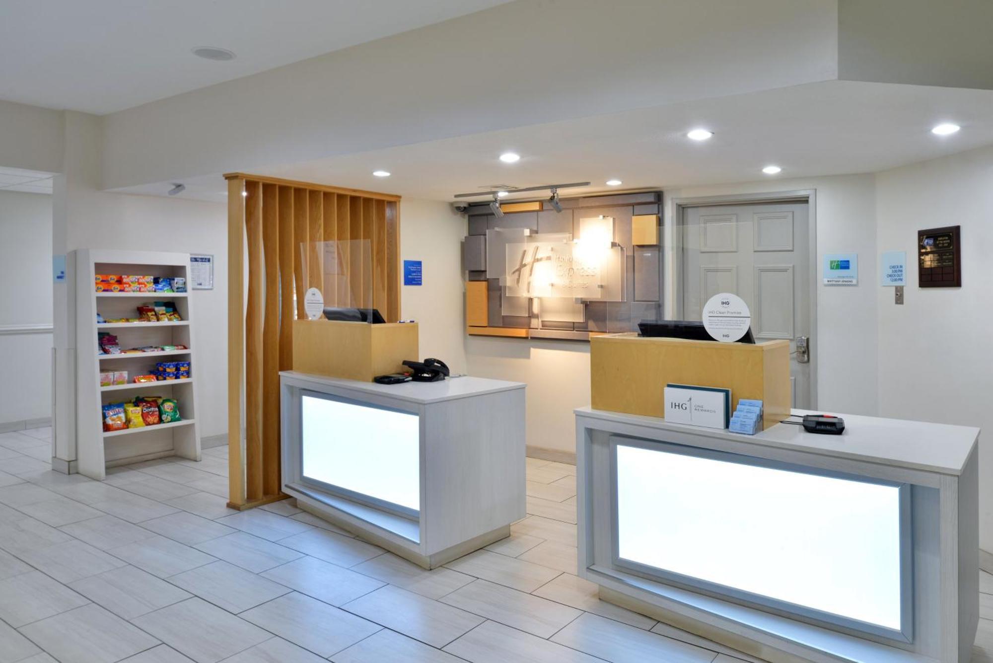 Holiday Inn Express Hotel & Suites Farmington By Ihg Екстериор снимка