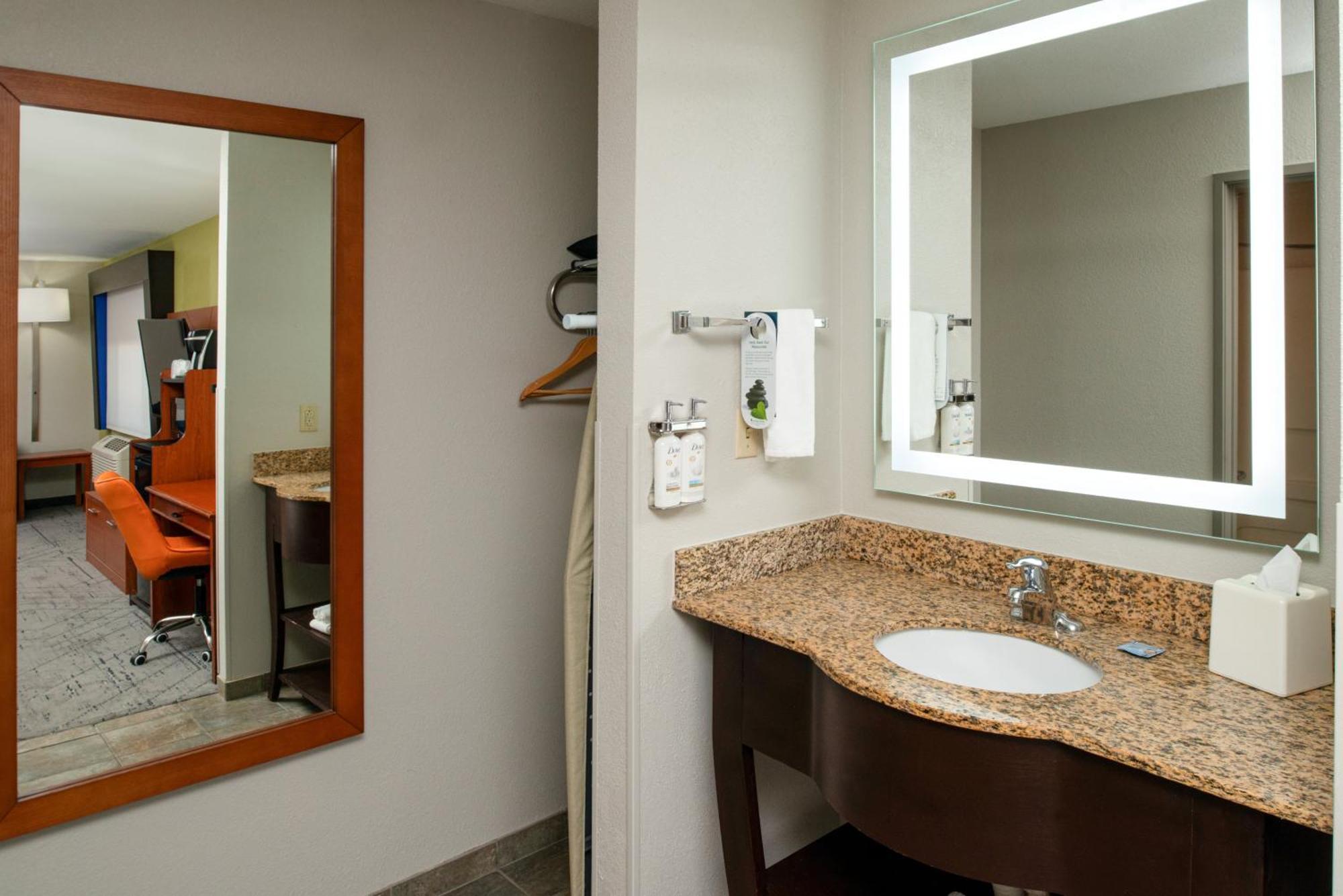Holiday Inn Express Hotel & Suites Farmington By Ihg Екстериор снимка