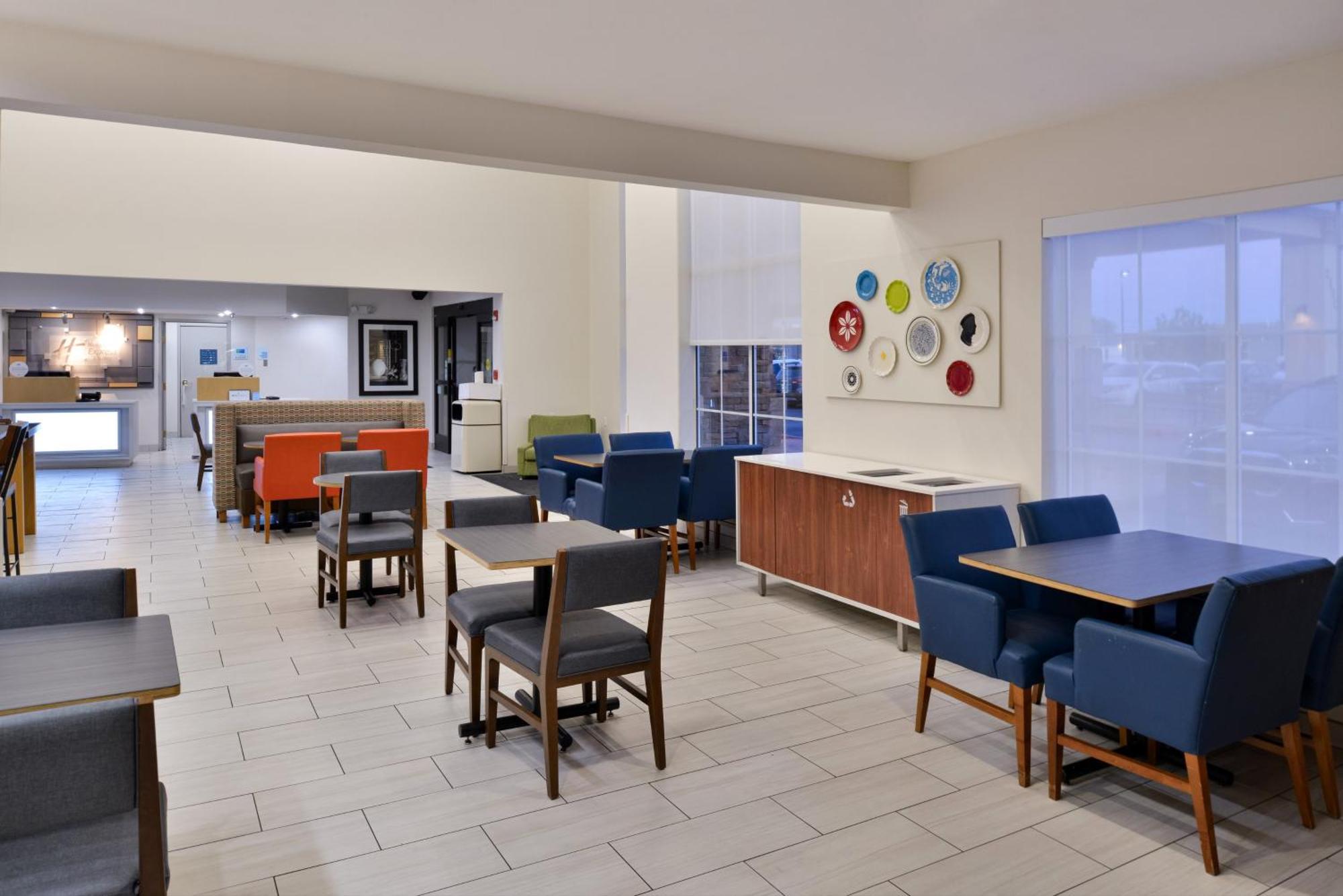 Holiday Inn Express Hotel & Suites Farmington By Ihg Екстериор снимка