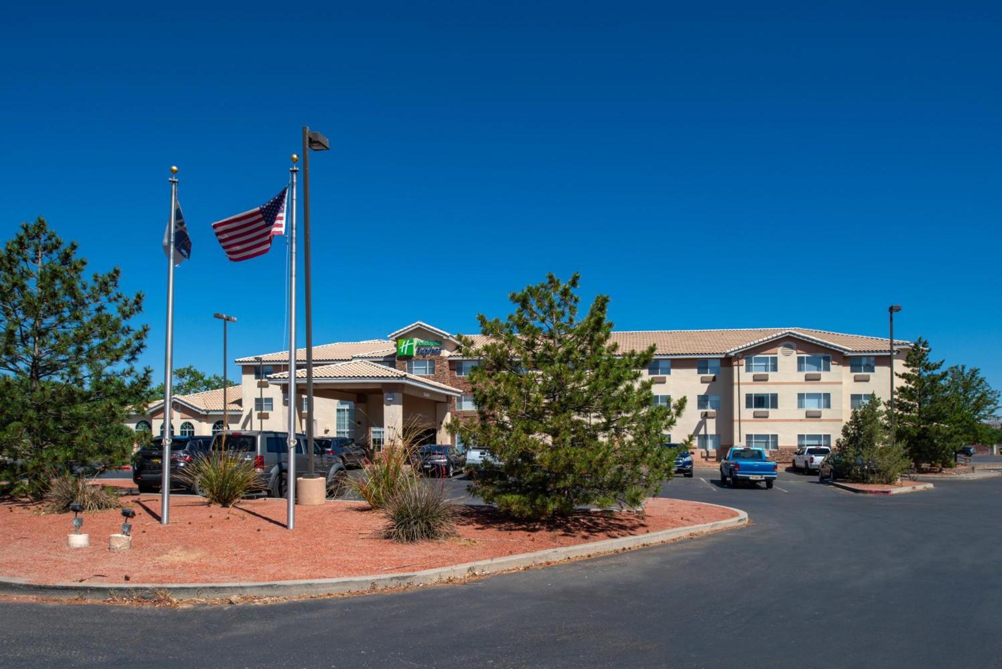 Holiday Inn Express Hotel & Suites Farmington By Ihg Екстериор снимка
