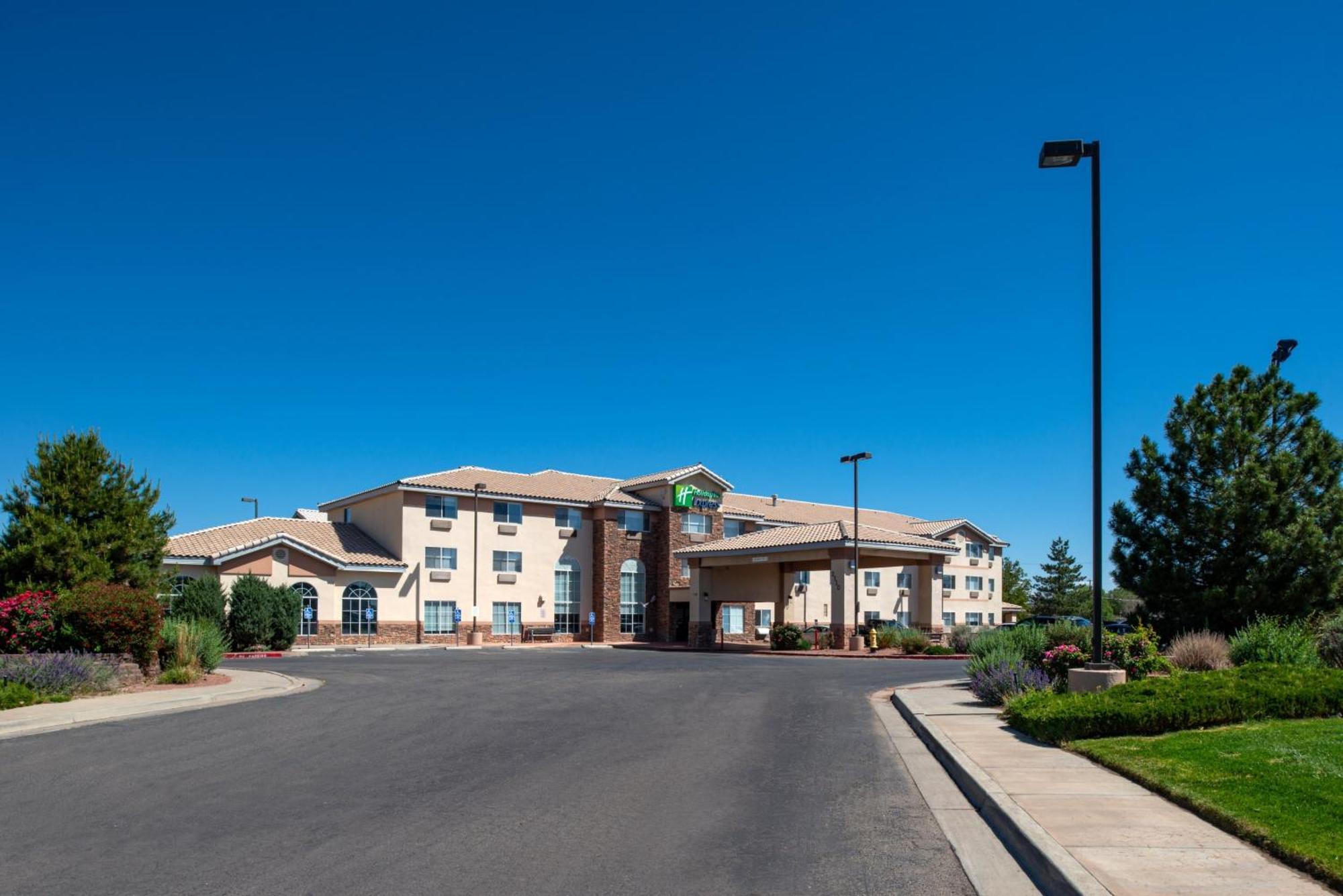 Holiday Inn Express Hotel & Suites Farmington By Ihg Екстериор снимка