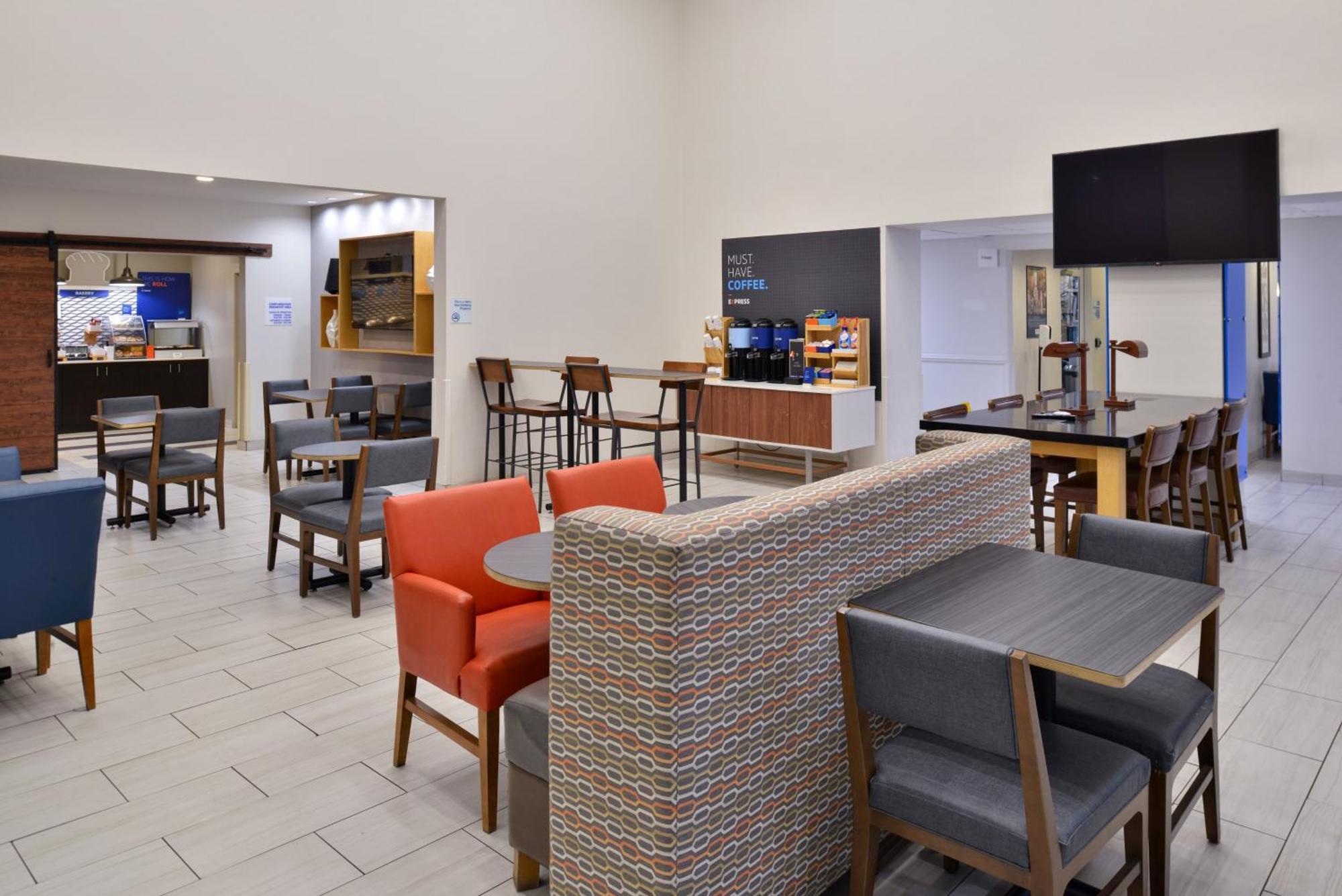 Holiday Inn Express Hotel & Suites Farmington By Ihg Екстериор снимка