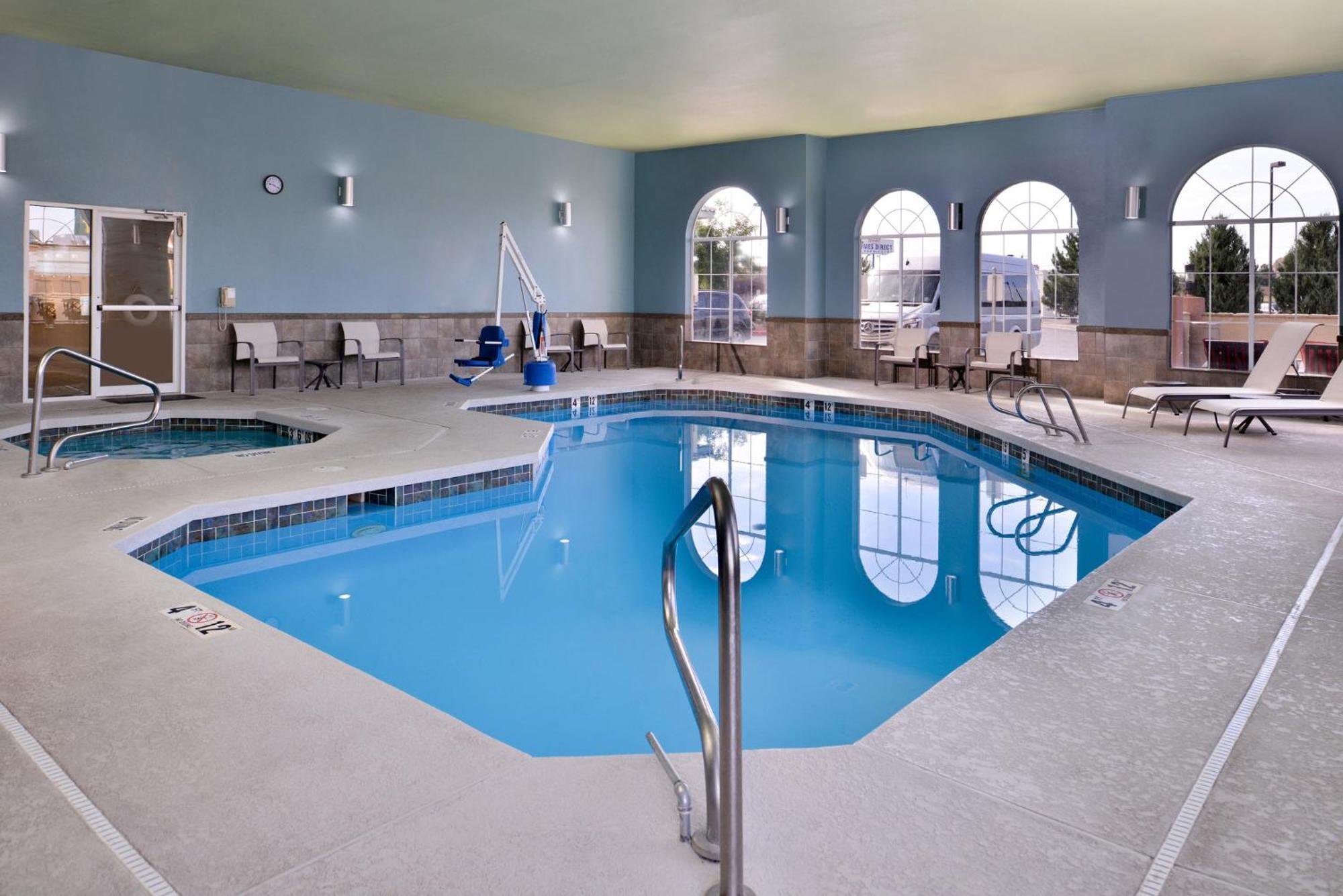 Holiday Inn Express Hotel & Suites Farmington By Ihg Екстериор снимка