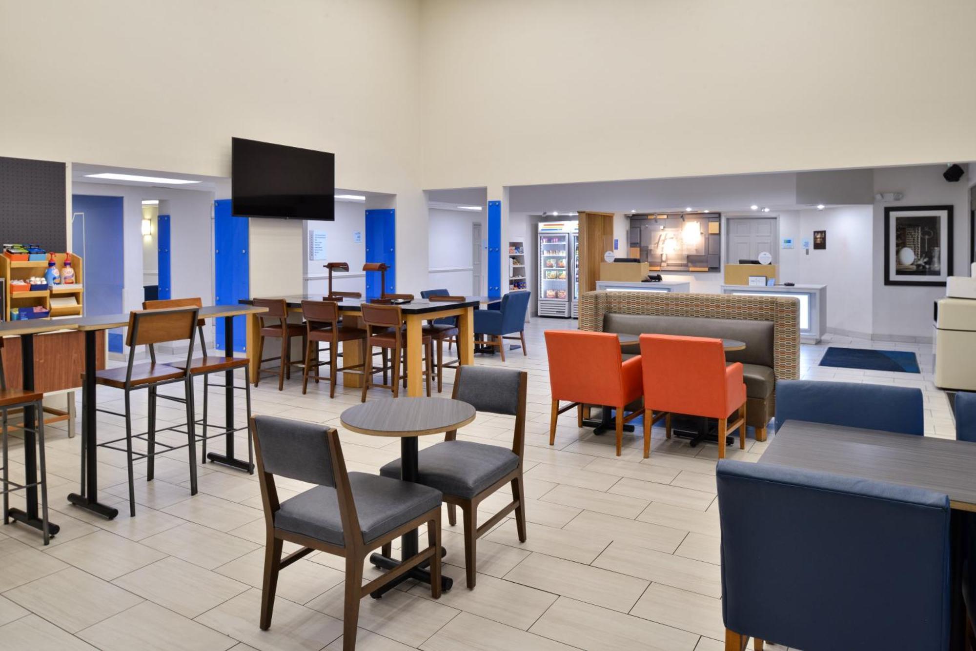Holiday Inn Express Hotel & Suites Farmington By Ihg Екстериор снимка