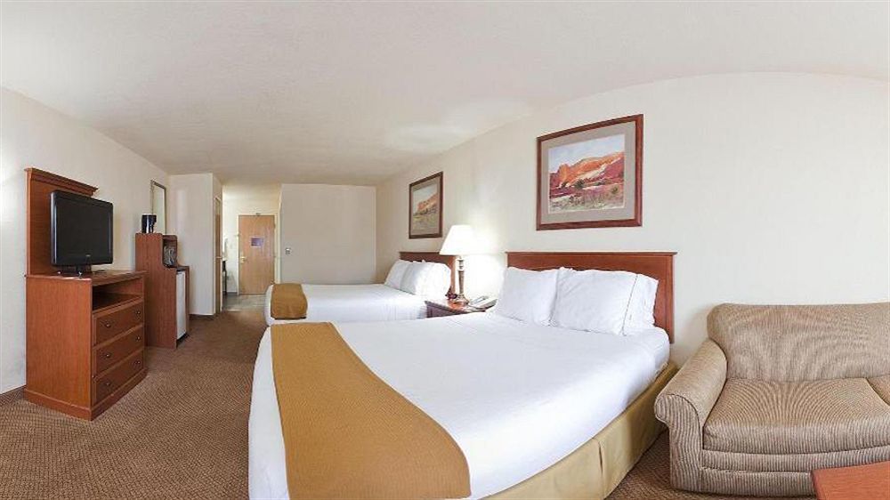 Holiday Inn Express Hotel & Suites Farmington By Ihg Екстериор снимка