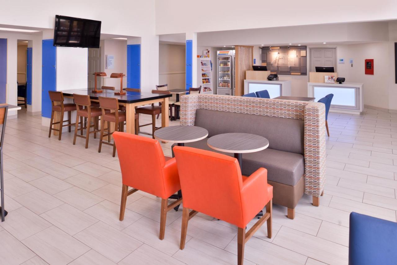 Holiday Inn Express Hotel & Suites Farmington By Ihg Екстериор снимка